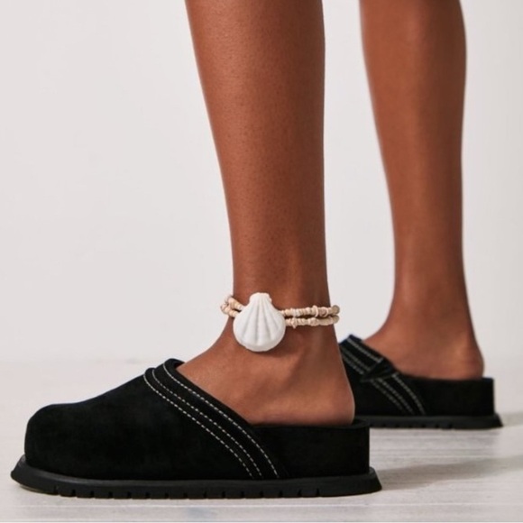 Free People Milo Everyday Mules in Black NIB NEW Suede Leather Chunky Size 7 - Picture 1 of 16